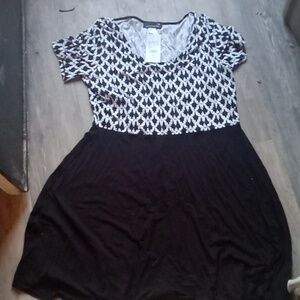 Laura Petites Xl Black and white dress NWT